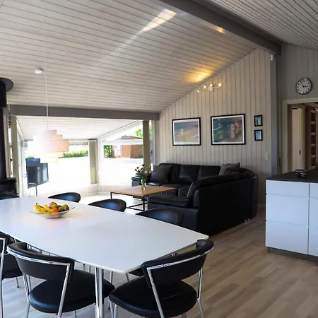 Feriehus House For 9 Guests 400 M To The Sea