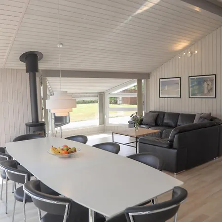 House For 9 Guests 400 M To The Sea Strandby