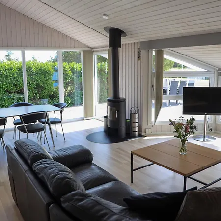 Semesterbostad Mysigt Strandhus För 9 400 M Stranden