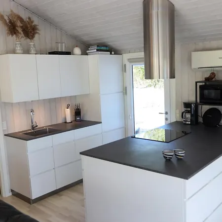 House For 9 Guests 400 M To The Sea *